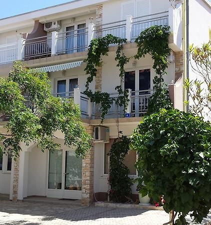 Apartments Ivi Vir Buitenkant foto